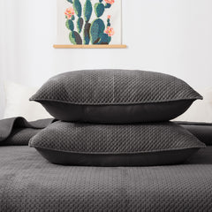 Lightweight Plush Velvet All-Season Quilt